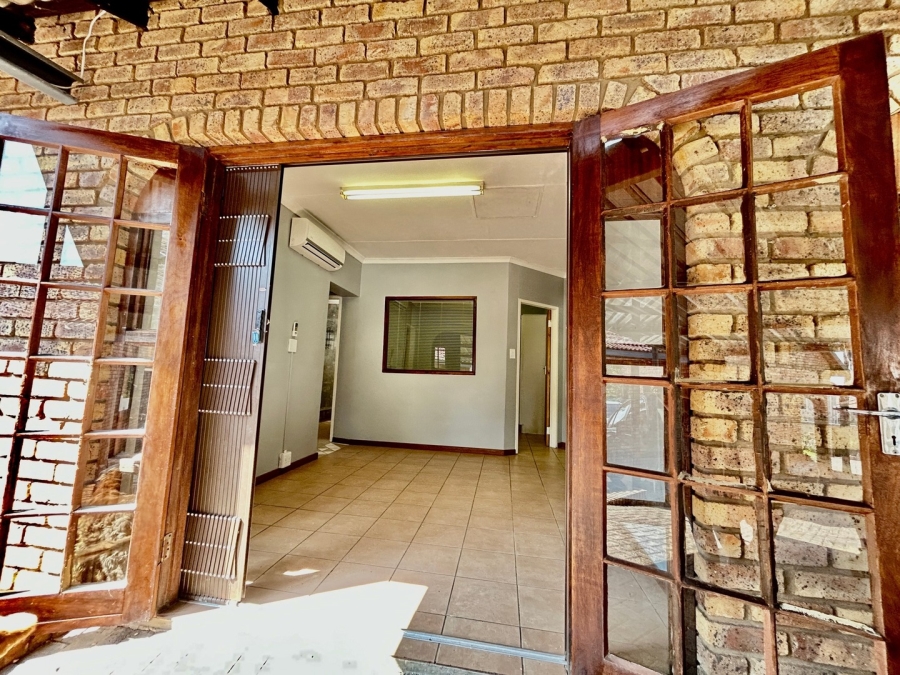 To Let 2 Bedroom Property for Rent in Safari Gardens North West